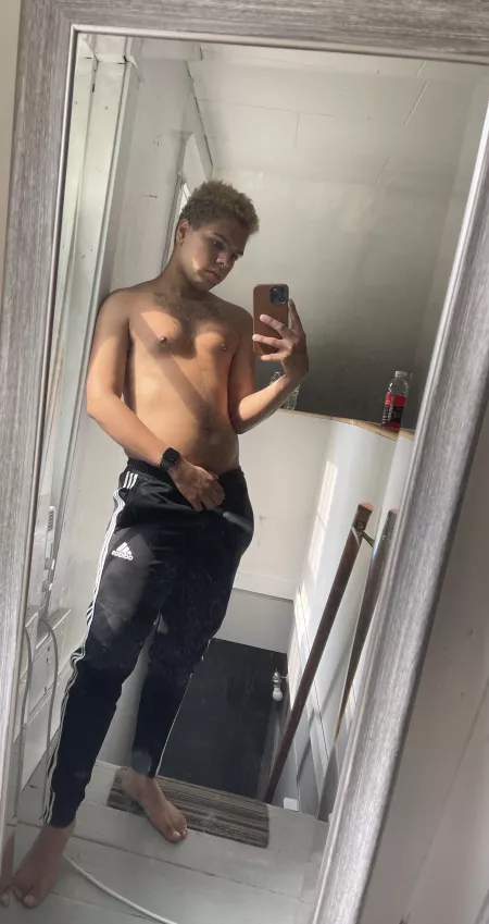 Who wants to play fortnite with me? Who wants to play fortnite with me?