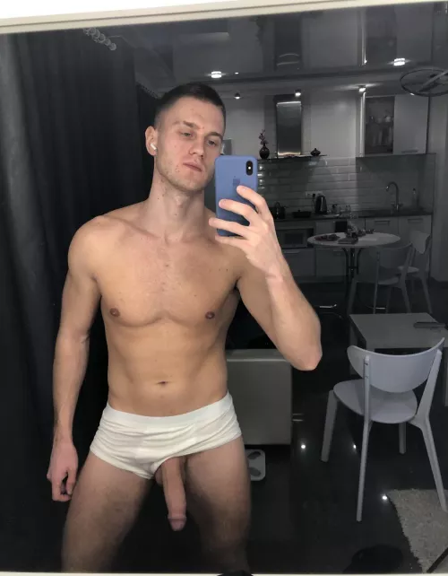 Who wants to play hard with my 21cm (8,3in) big dick? 😈😈