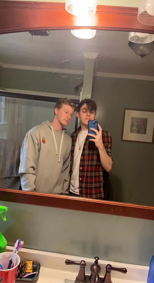 Who wants to play video games with us? PS4 and PC 🎮