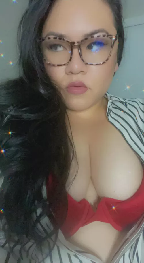 Who wants to play with me? Iโm ๐ and bored Who wants to play with me? Iโm ๐ and bored