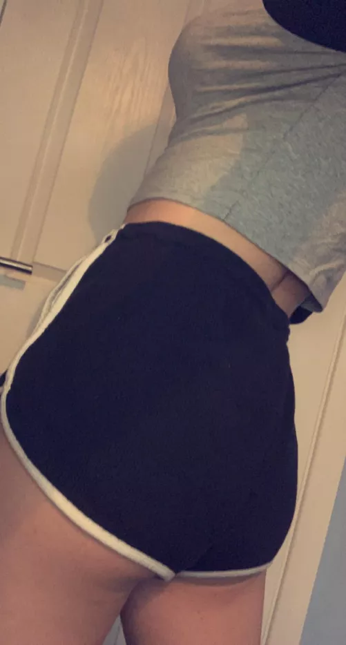 ππ who wants to pull my shorts down?