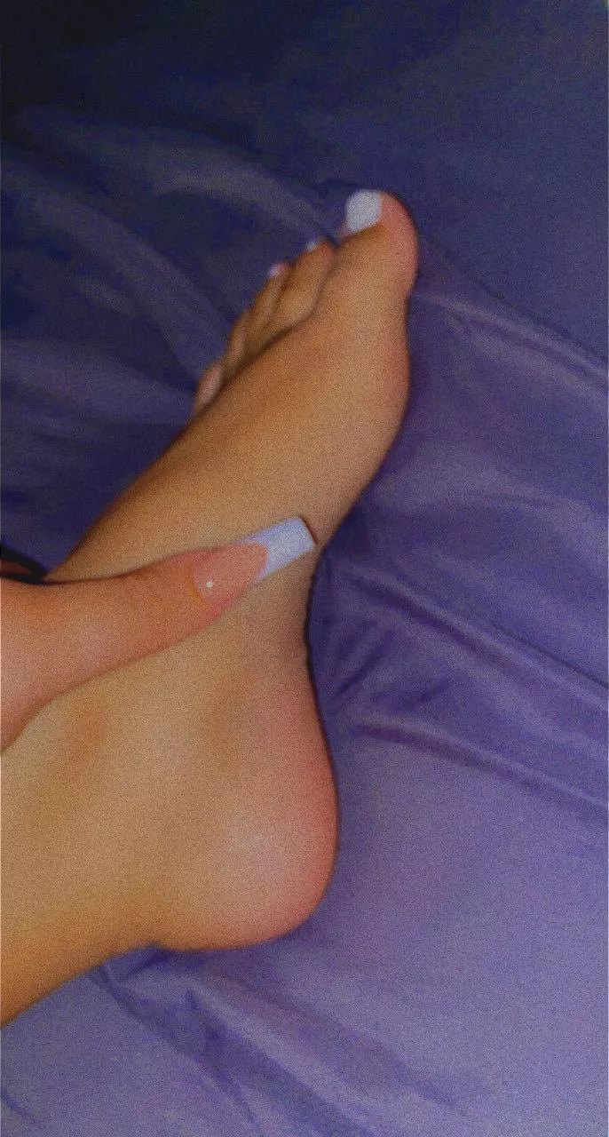 who wants to rub my feet?🥺 who wants to rub my feet?🥺
