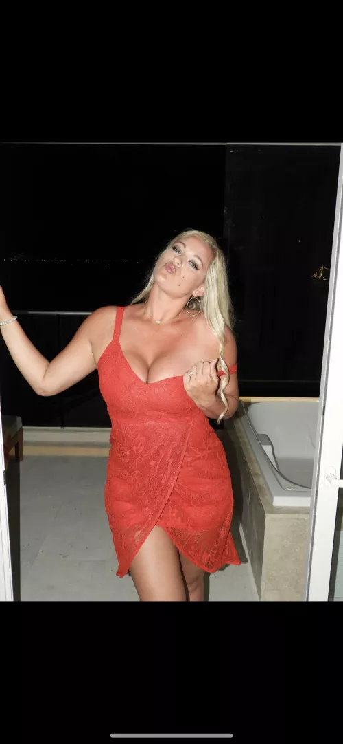 Who wants to see a classy woman fuckin? 😈😈