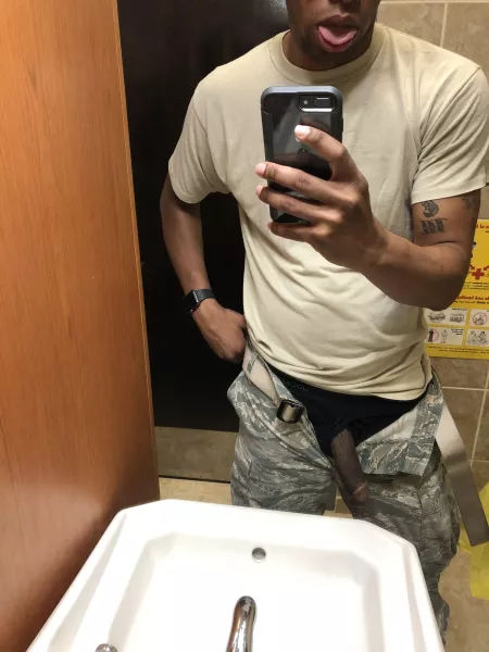 Who wants to see it rise to Attention??? Pm me Who wants to see it rise to Attention??? Pm me