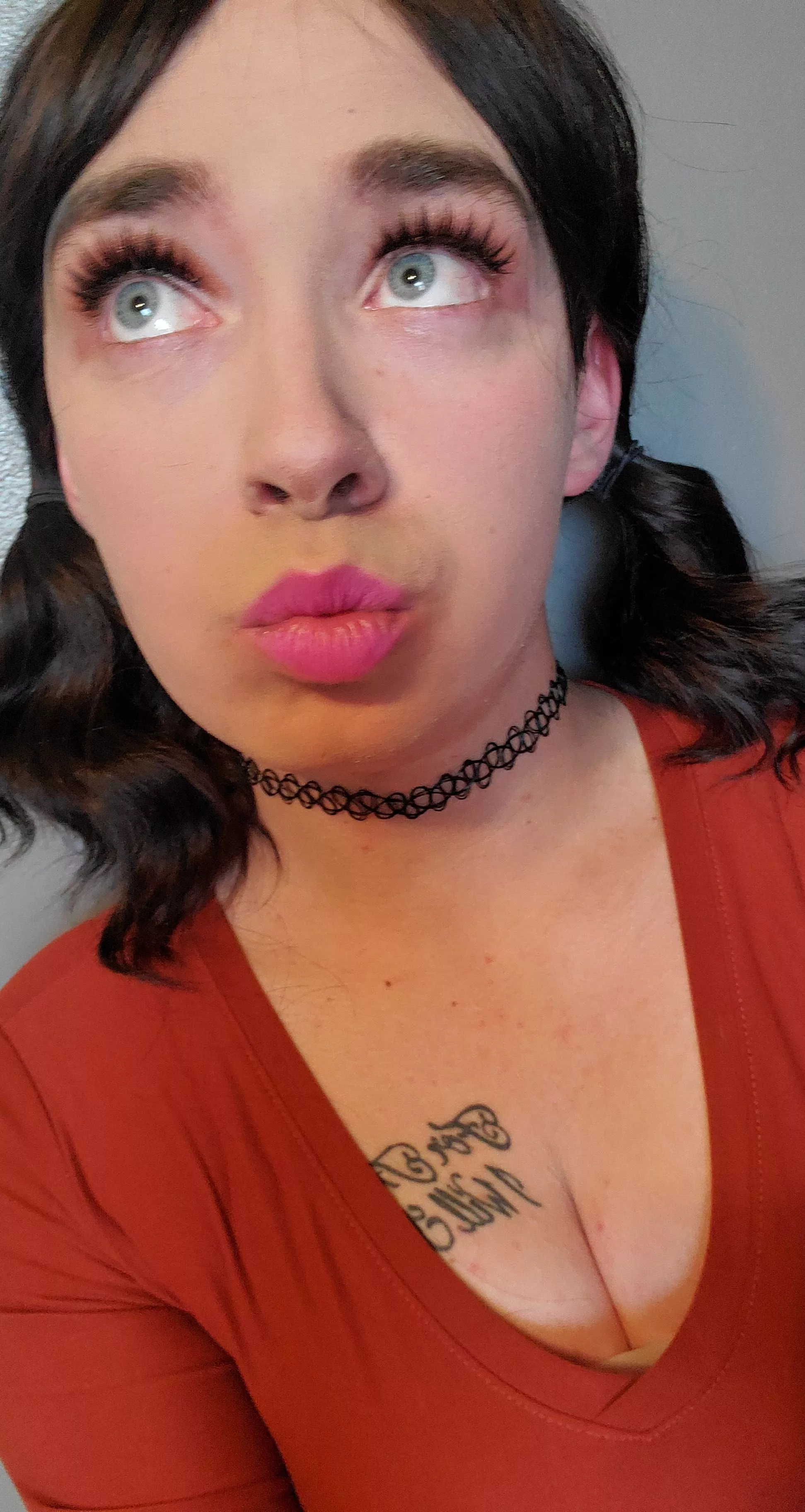 Who wants to see me dress up tonight Who wants to see me dress up tonight