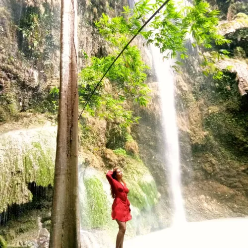 Who wants to see my boobs?