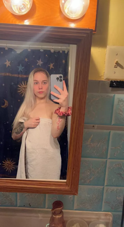 Who wants to see what’s under the towel🙈🥺🤫