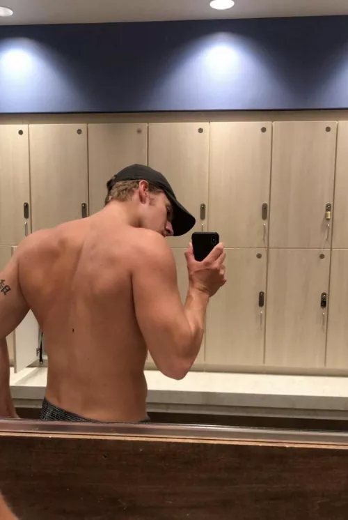 Who wants to serve me 😈