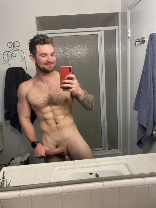 Who wants to shower with me after the gym😏