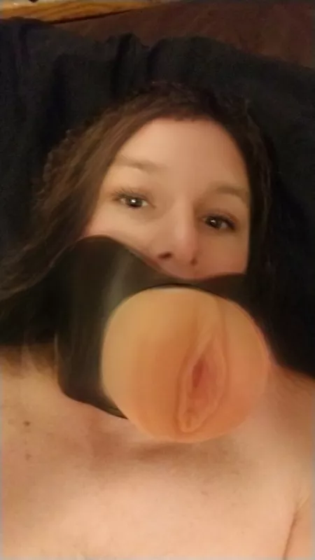 Who wants to sink there cock in this gag 😘