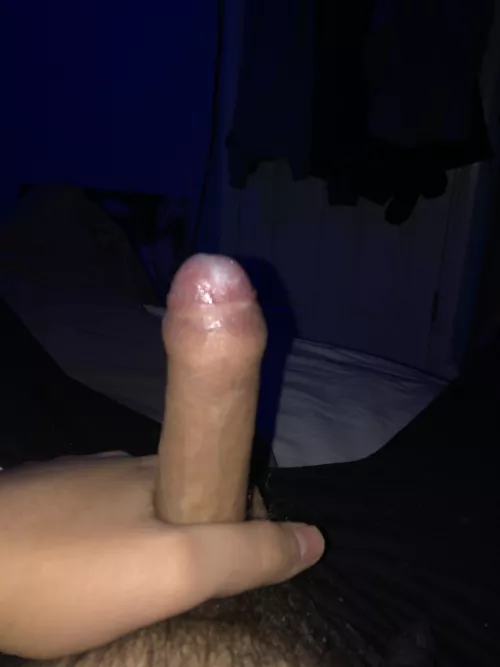 who wants to sit on my small veiny cock [19]