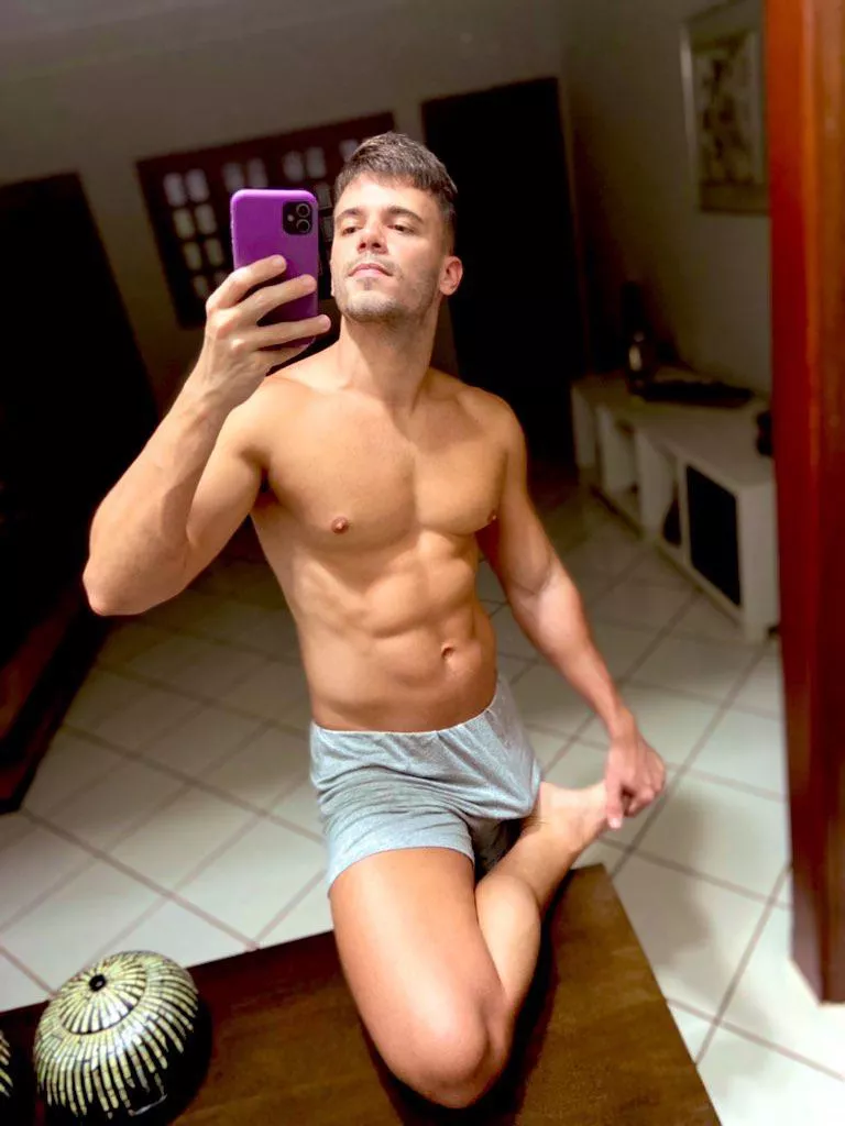 Who wants to sleep with me? Need someone today Who wants to sleep with me? Need someone today