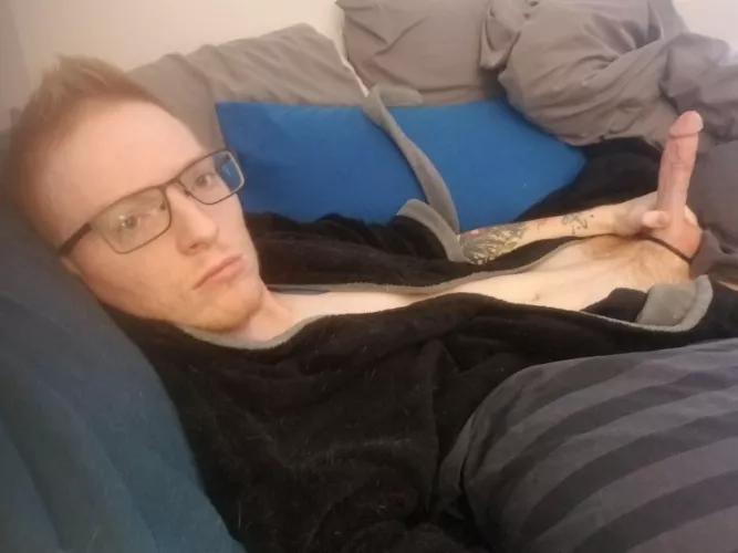 Who wants to spend the winter keeping my cock warm? π
