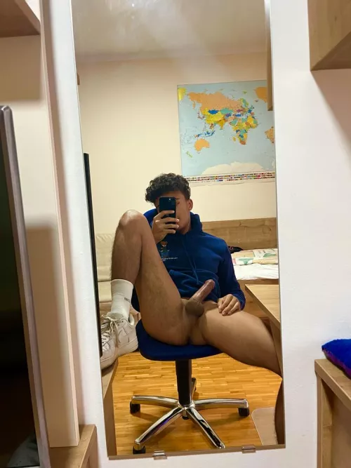 Who wants to suck me? 😉🍆