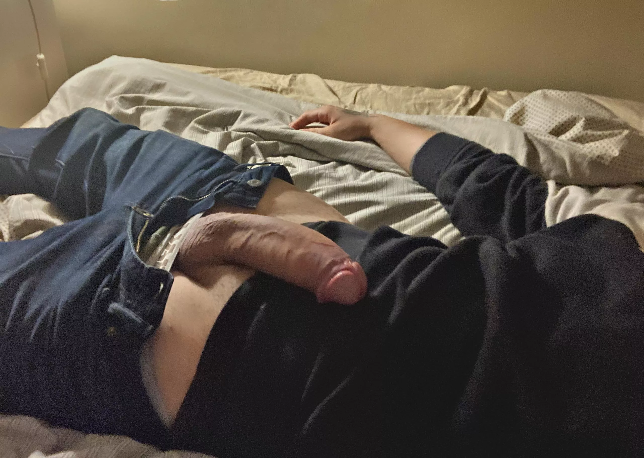 Who wants to suck me ? Who wants to suck me ?