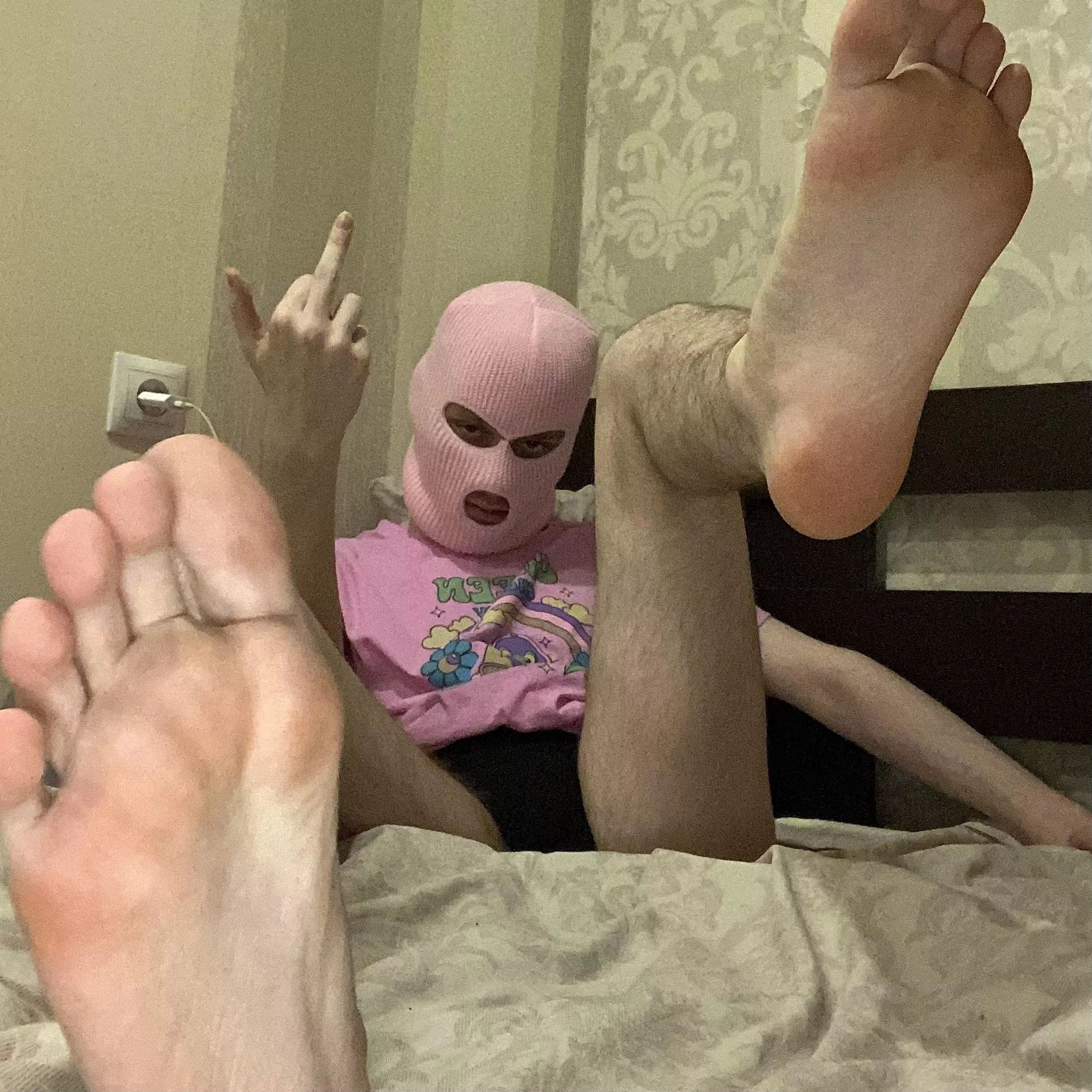 who wants to suck my toes?👅