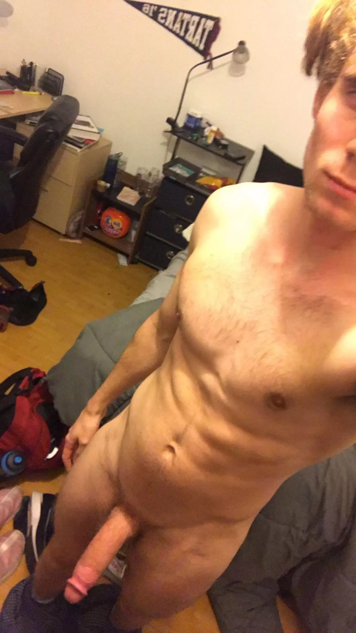 Who wants to suck on me😝