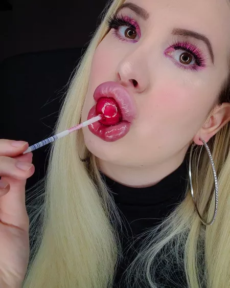 Who wants to switch place with my Lollipop ๐ญ Who wants to switch place with my Lollipop ๐ญ