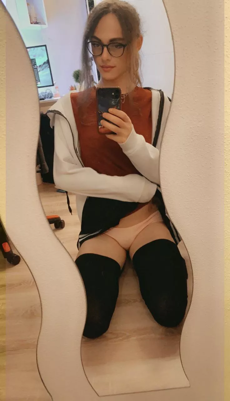 Who wants to undress me? 😉👀