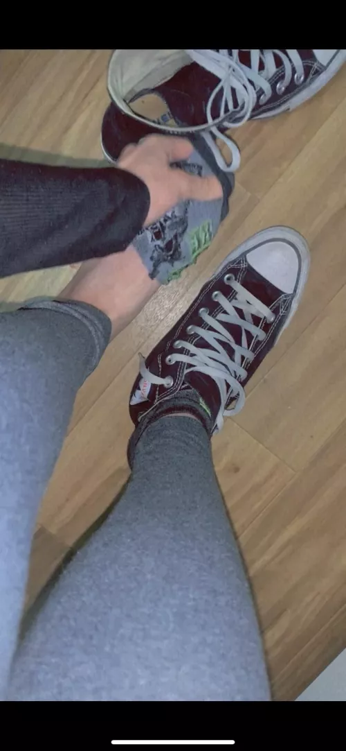 Who wants to watch me take off my sweaty socks after working all day 😋🧦 DM for some fun! Who wants to watch me take off my sweaty socks after working all day 😋🧦 DM for some fun!