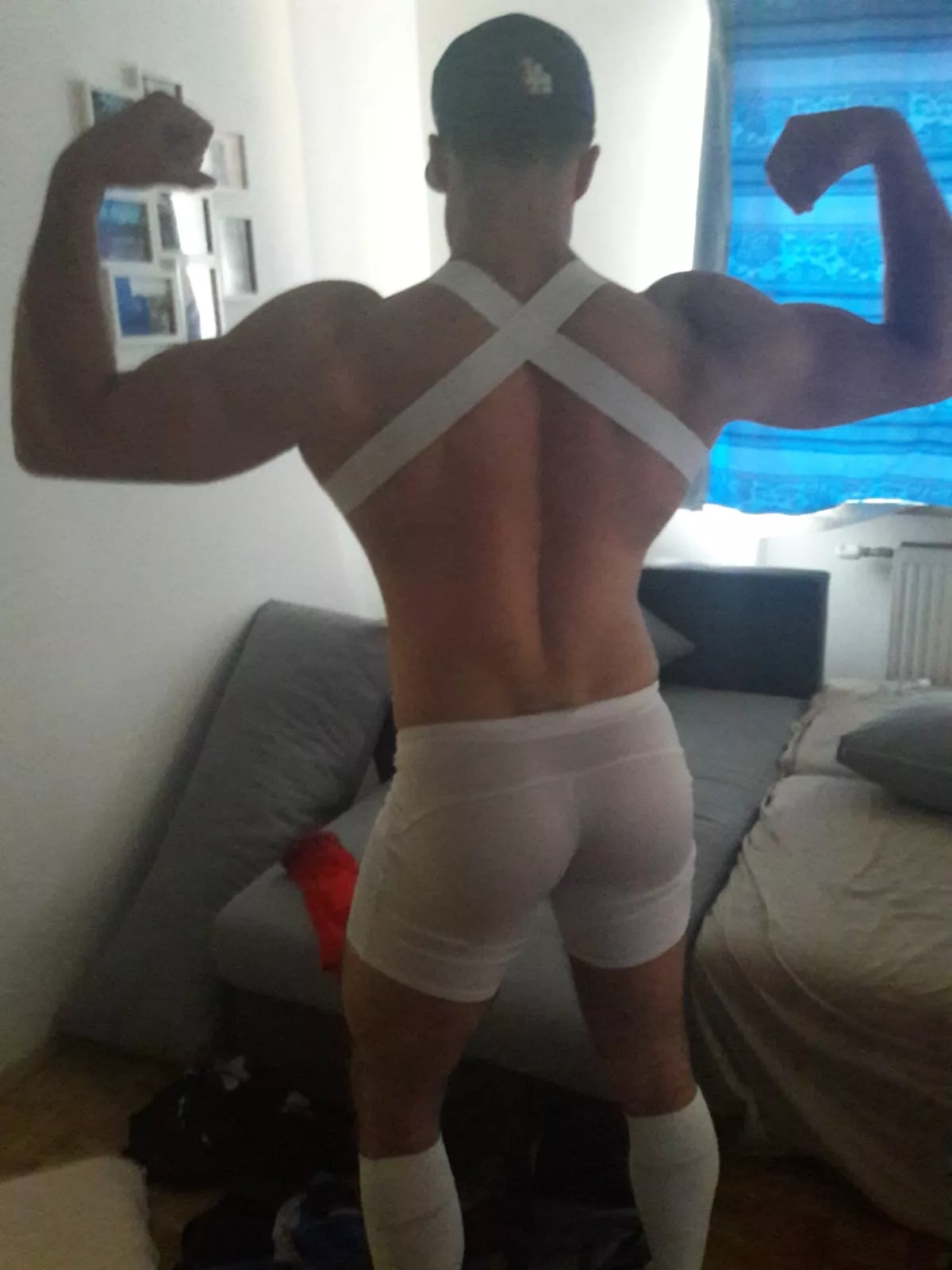 Who wants to worship my firm ass and wide back? Who wants to worship my firm ass and wide back?