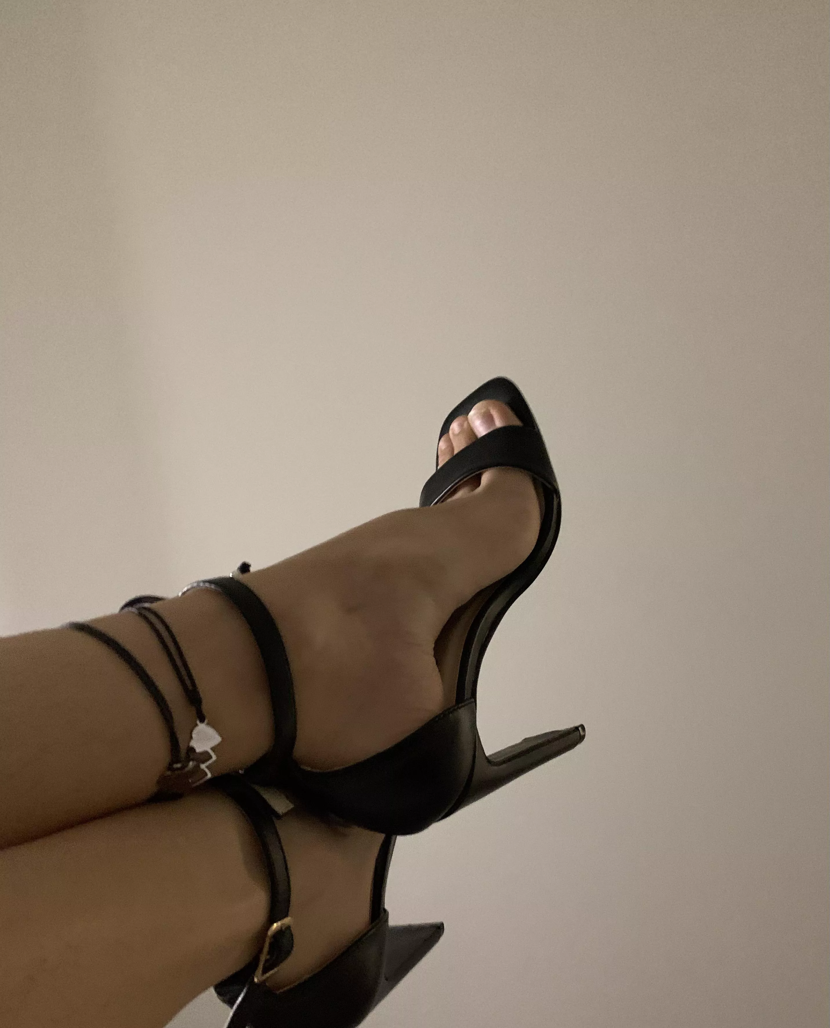 Who wants to worship these feet š¤ Who wants to worship these feet š¤