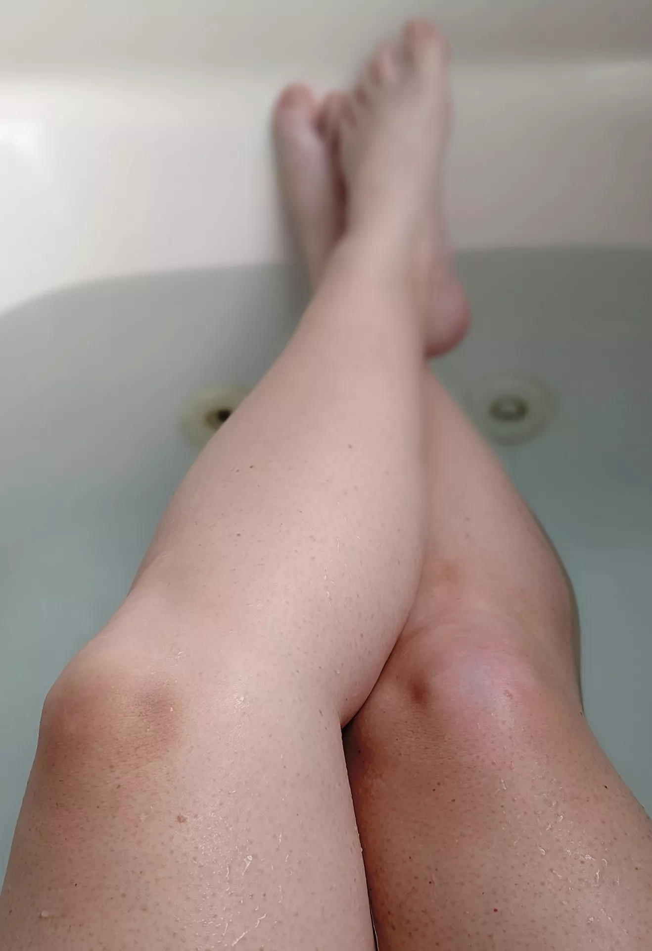 Who will paint my toes for me? 💅