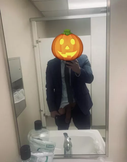 Who will walk in on me 🤣