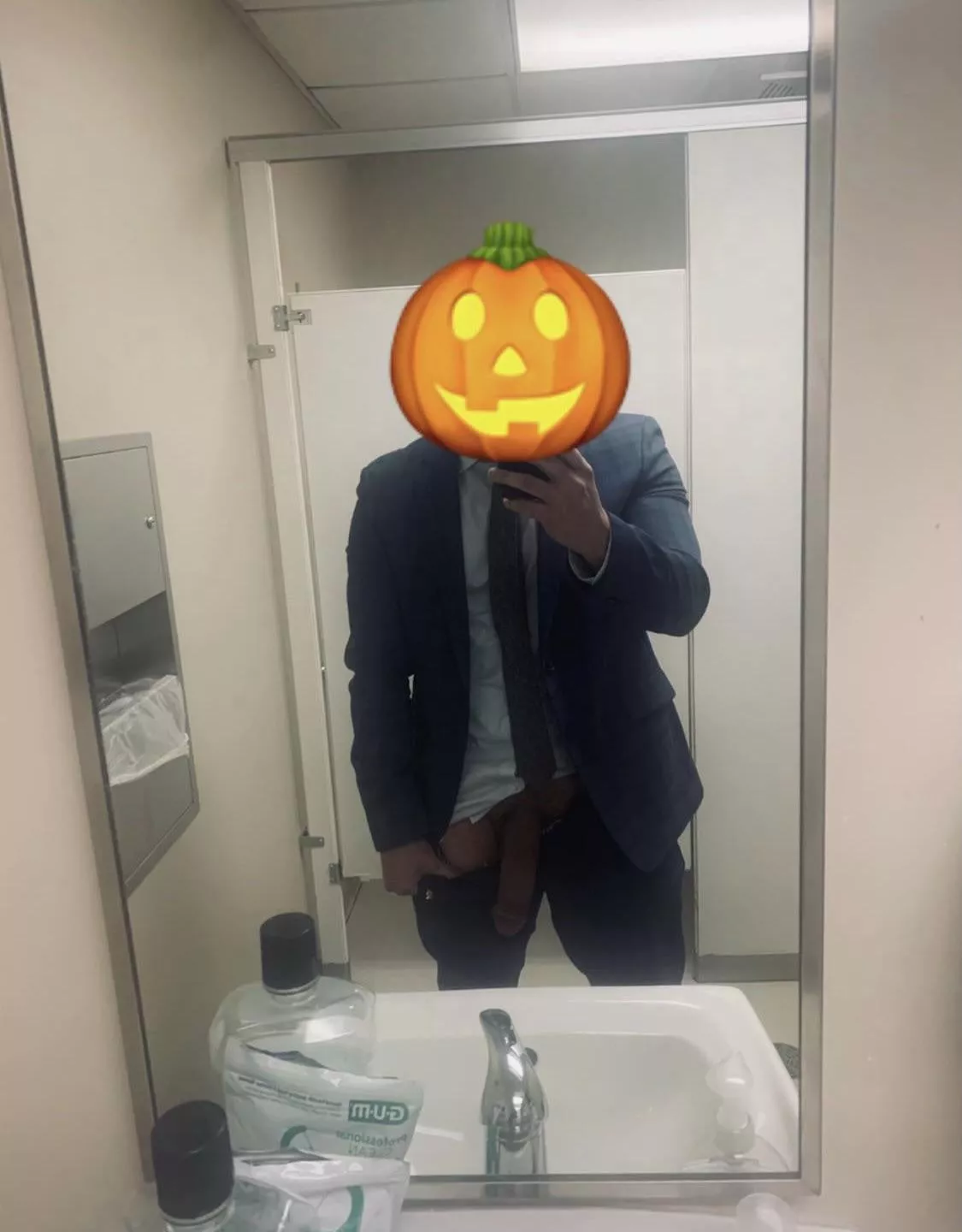 Who will walk in on me 🤣