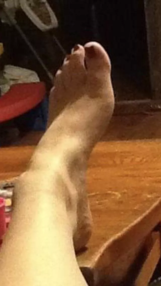 Who would give my foot attention?🥵