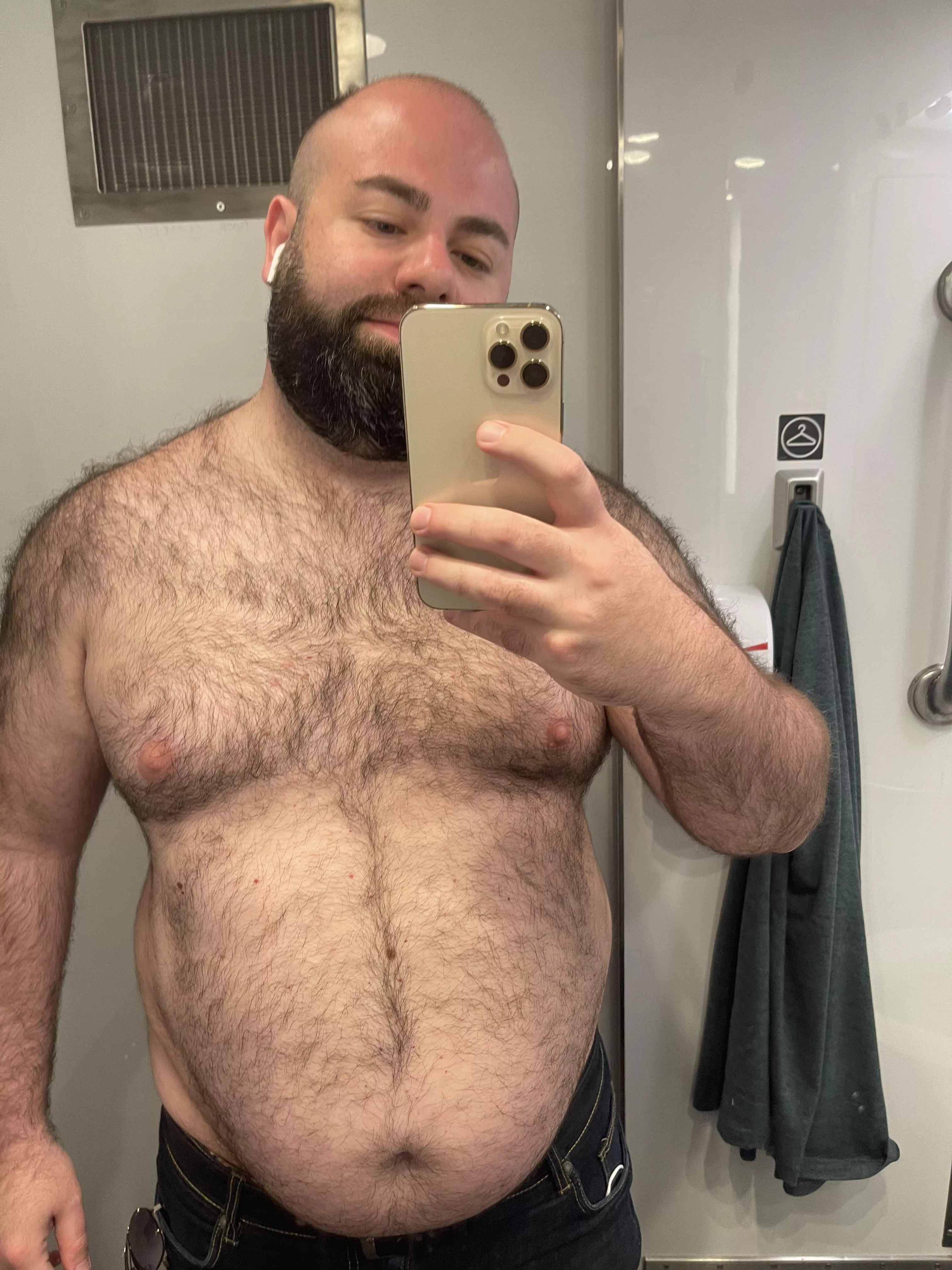 Who would like to give me a bj on this train ride? 😈 Who would like to give me a bj on this train ride? 😈