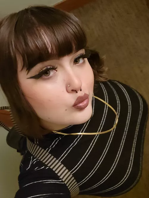 who would like to go on a date???