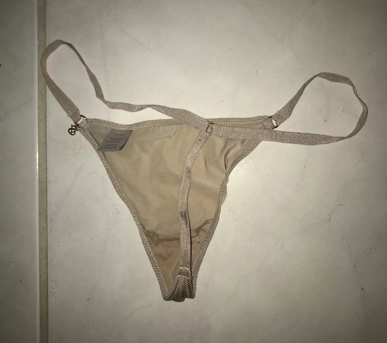 Who would like to jerk off with one of my mom’s thongs? Who would like to jerk off with one of my mom’s thongs?
