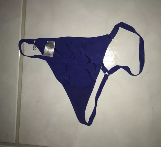 Who would like to jerk off with one of my mom’s thongs?