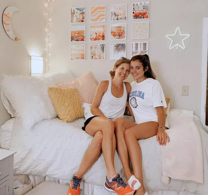 Who would love to see mommy eat daughters pussy Who would love to see mommy eat daughters pussy