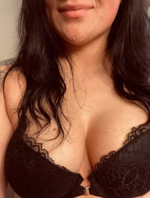 Who would motorboat my boobs? 😝