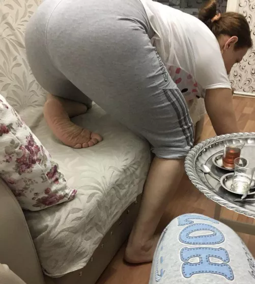 Who would pound my Turkish moms ass?