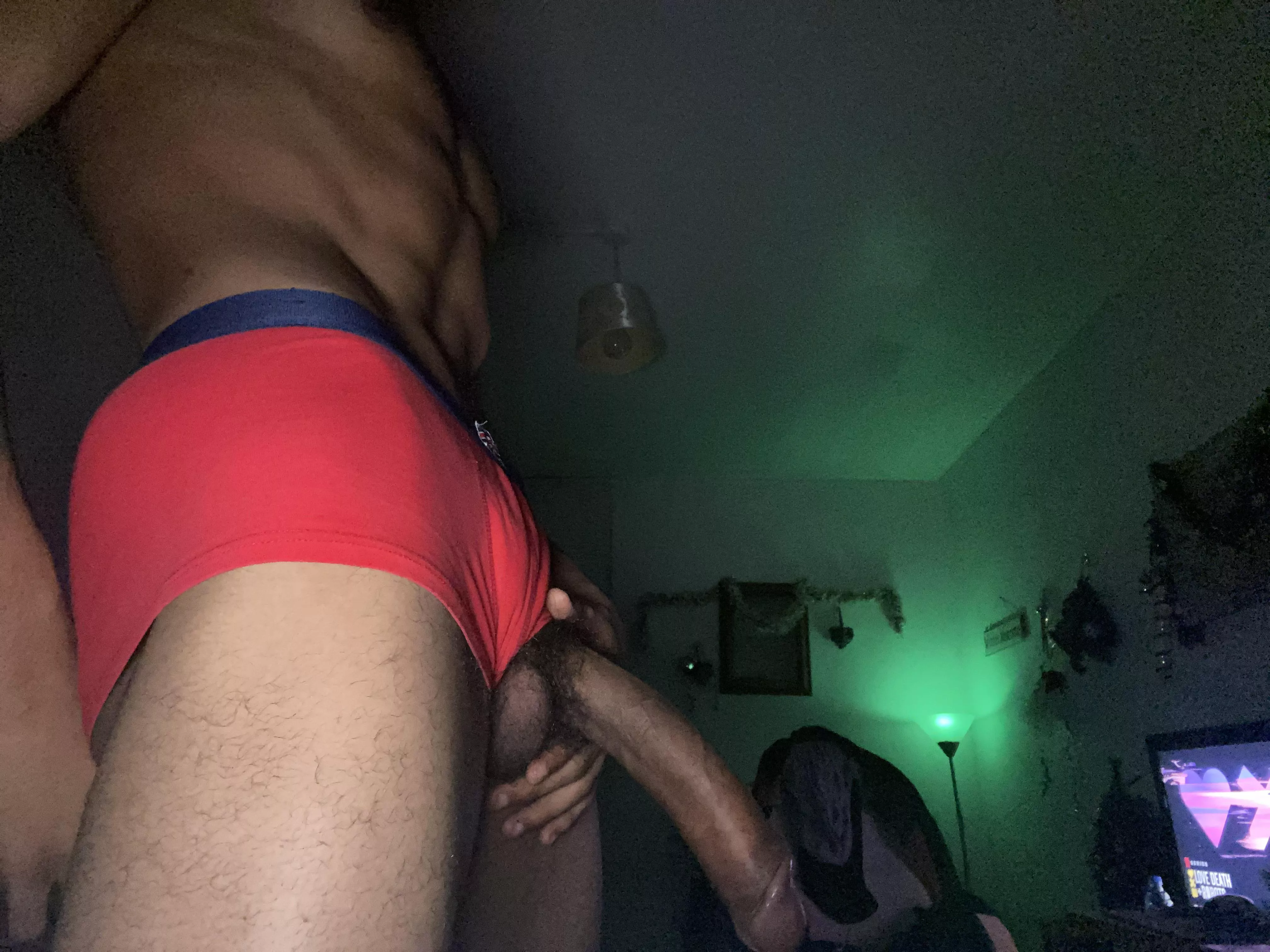 Who would sit on this dick😈