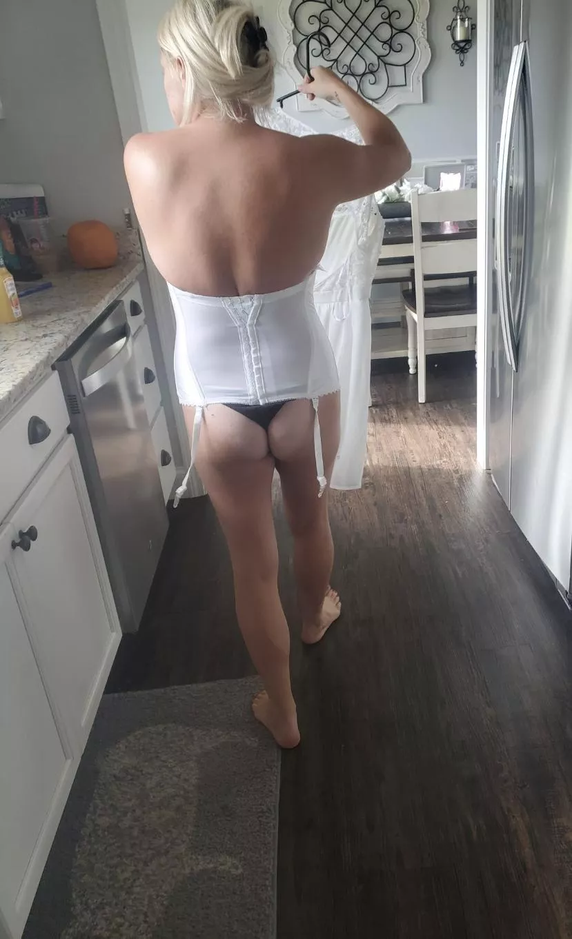 Who would take a turn with her? Who would take a turn with her?