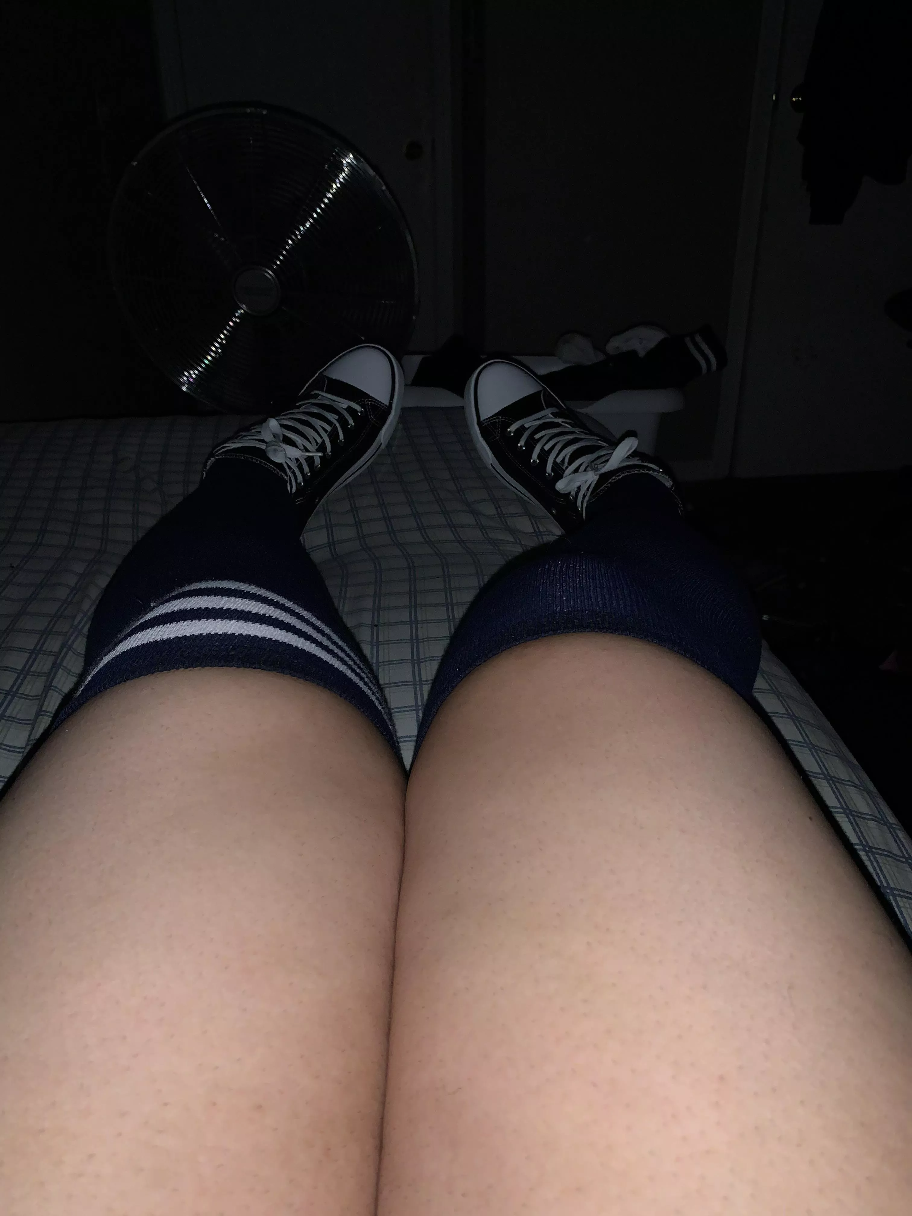 Who would want to lay there head on my thick thighs (Happy new year🎆🎆)