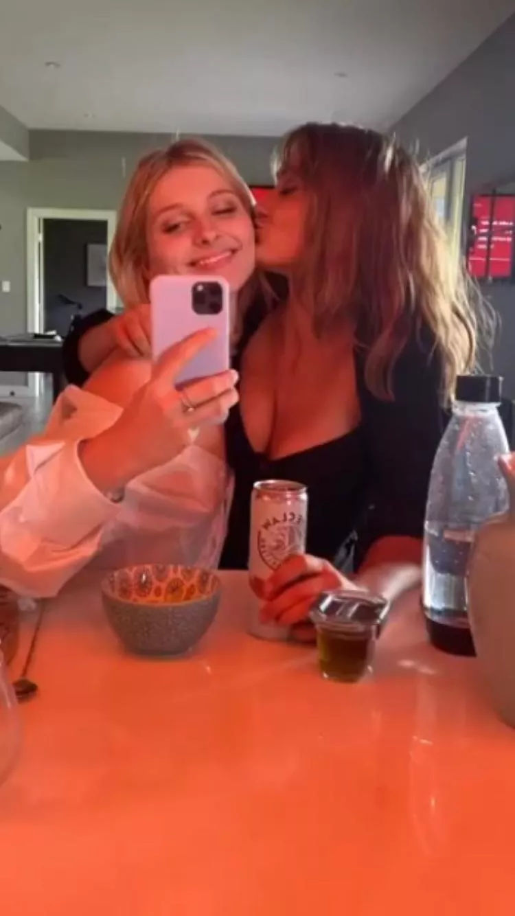 who would you rather have? Me or my bestie? Or both ;)