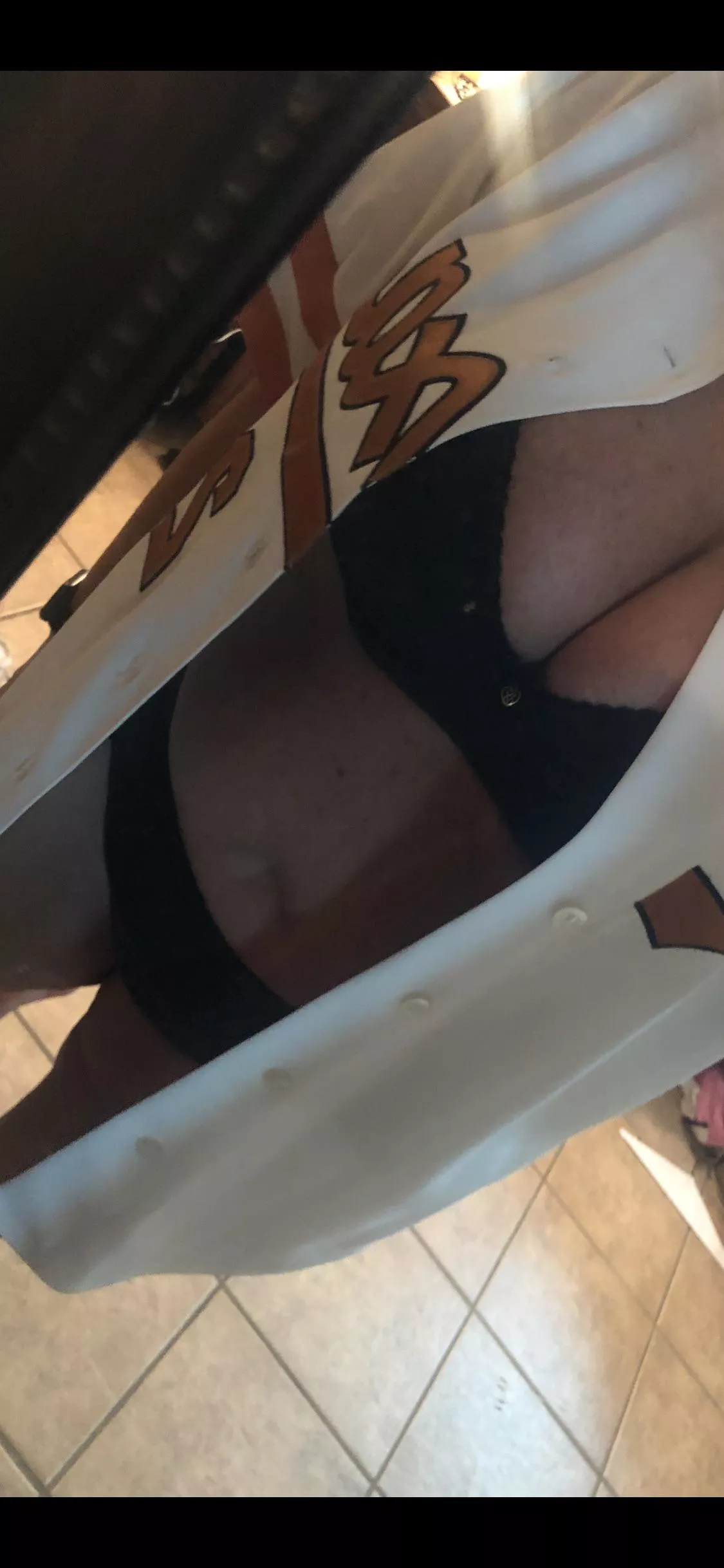 Who ya rootin’ for ~ ❤️🤘🏻🏈!