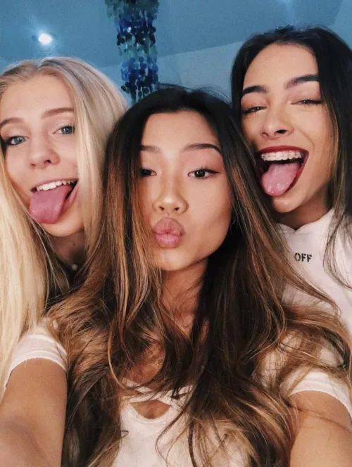 Who you cumming on [3]