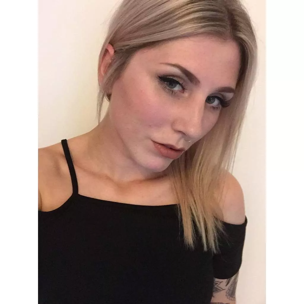 Whoever cocks her nudes the best I'll send to my girl and show screenshots kik smalldickcucker Whoever cocks her nudes the best I'll send to my girl and show screenshots kik smalldickcucker