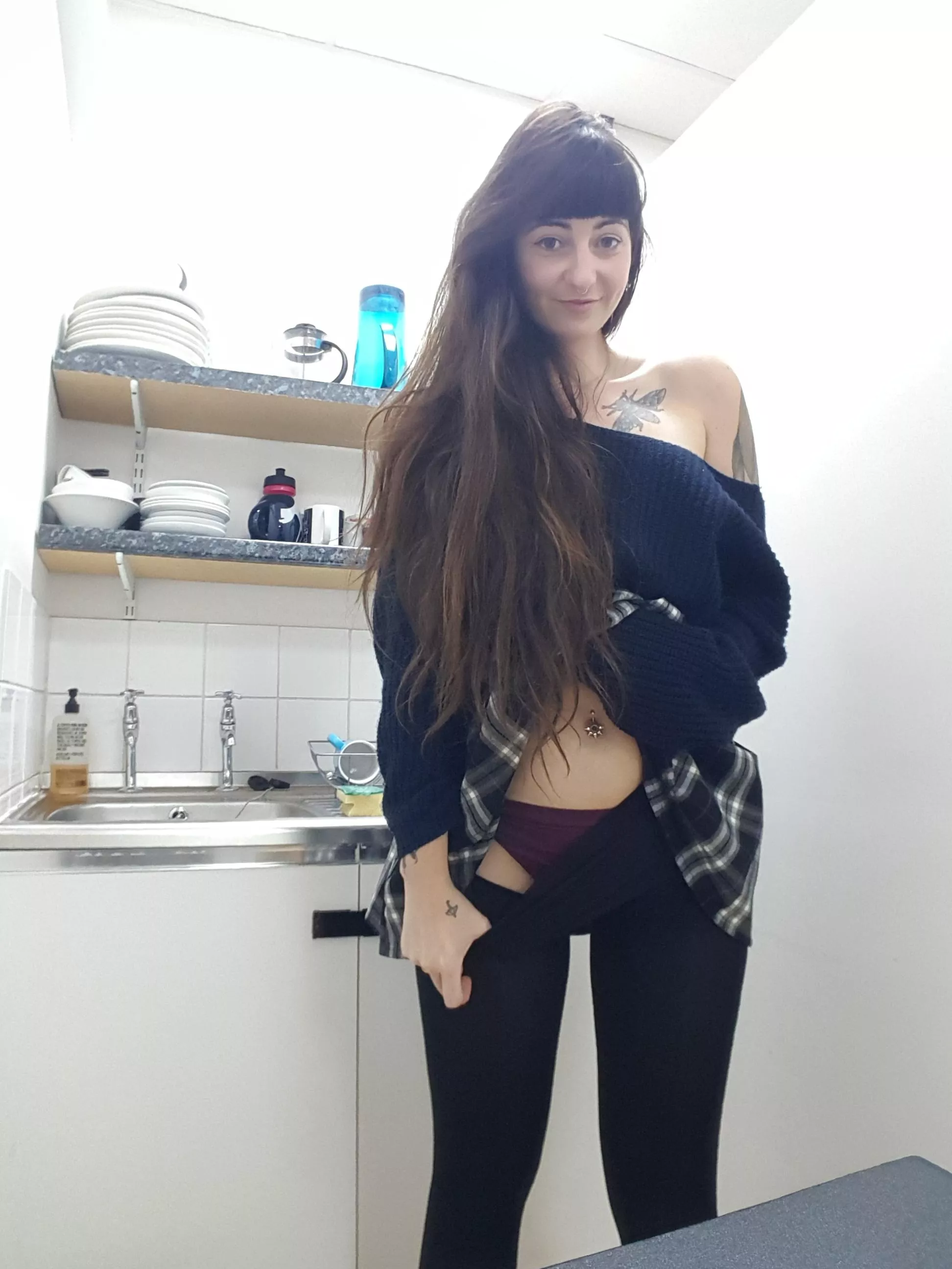 Whoever cums first has to do the washing up ? [f]