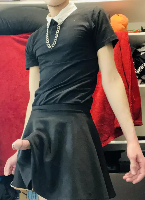 Whoops π€ guess it canβt fit in this skirt π