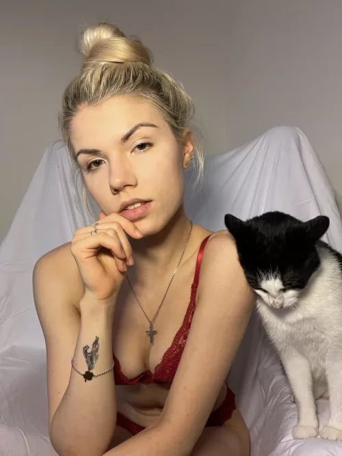 Who's cuter me or my cat? 🤗