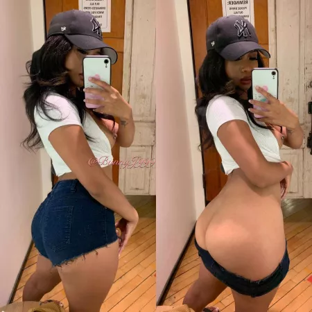 Who's down for a quick fuck in the change room? 😈💦 Who's down for a quick fuck in the change room? 😈💦