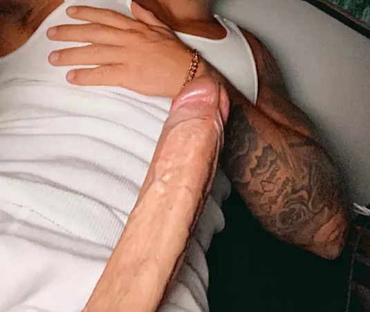 Whoโs down to sit on daddys thick Meat? ๐