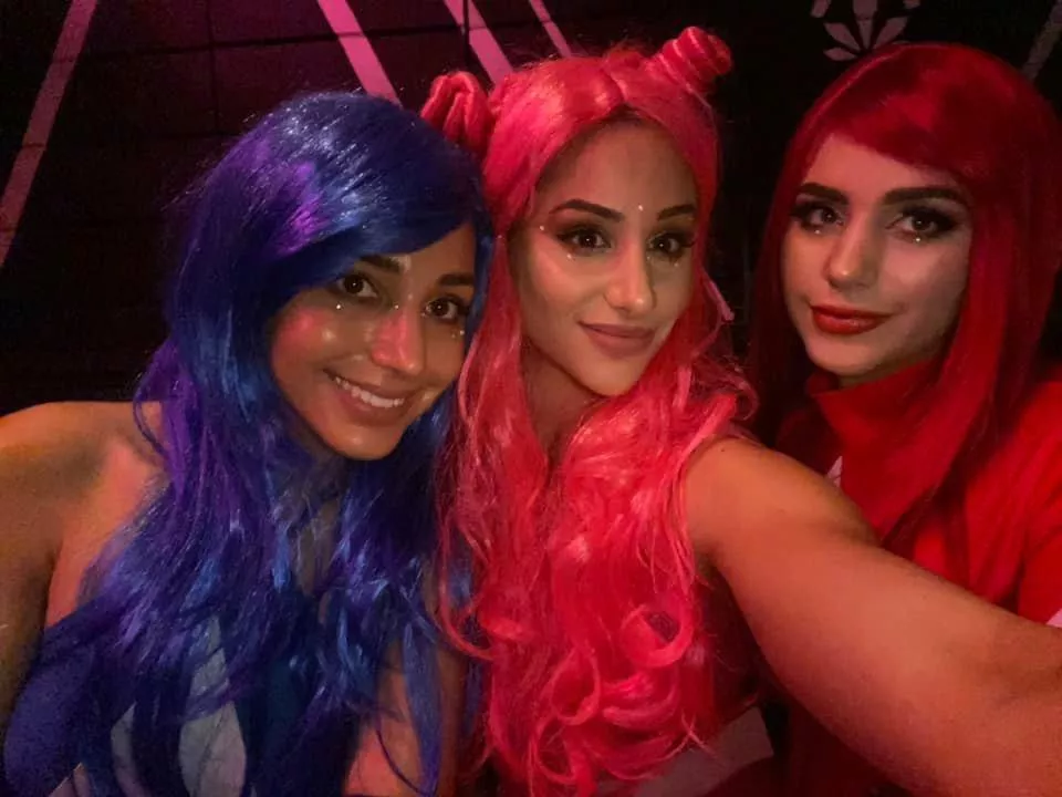 Who’s getting on their knees for you tonight? [3]